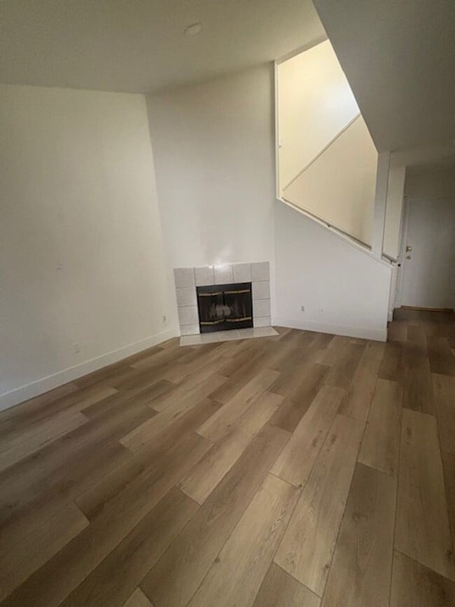 Building Photo - Newly Renovated 2-Bedroom Townhouse with 2...