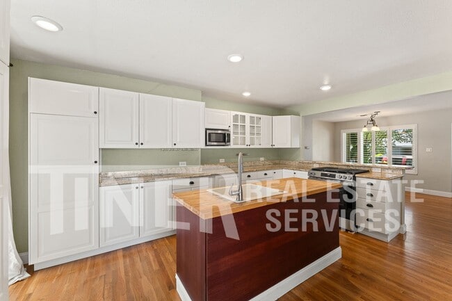 Building Photo - 705 Orange Grove Way