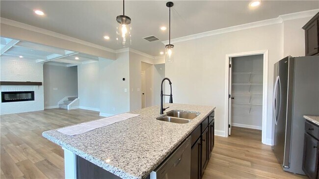 Building Photo - 4591 Silver Oak Dr SW