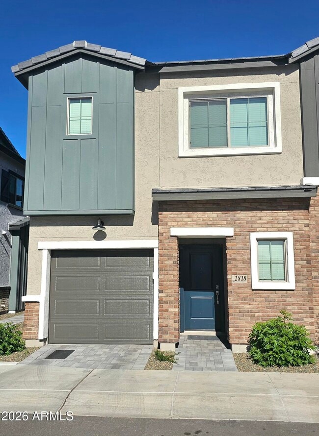 Building Photo - 2818 W Red Fox Rd