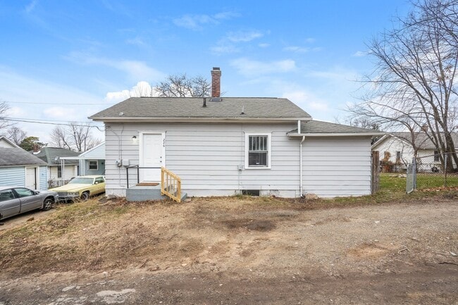 Building Photo - 226 E Fairview Ave