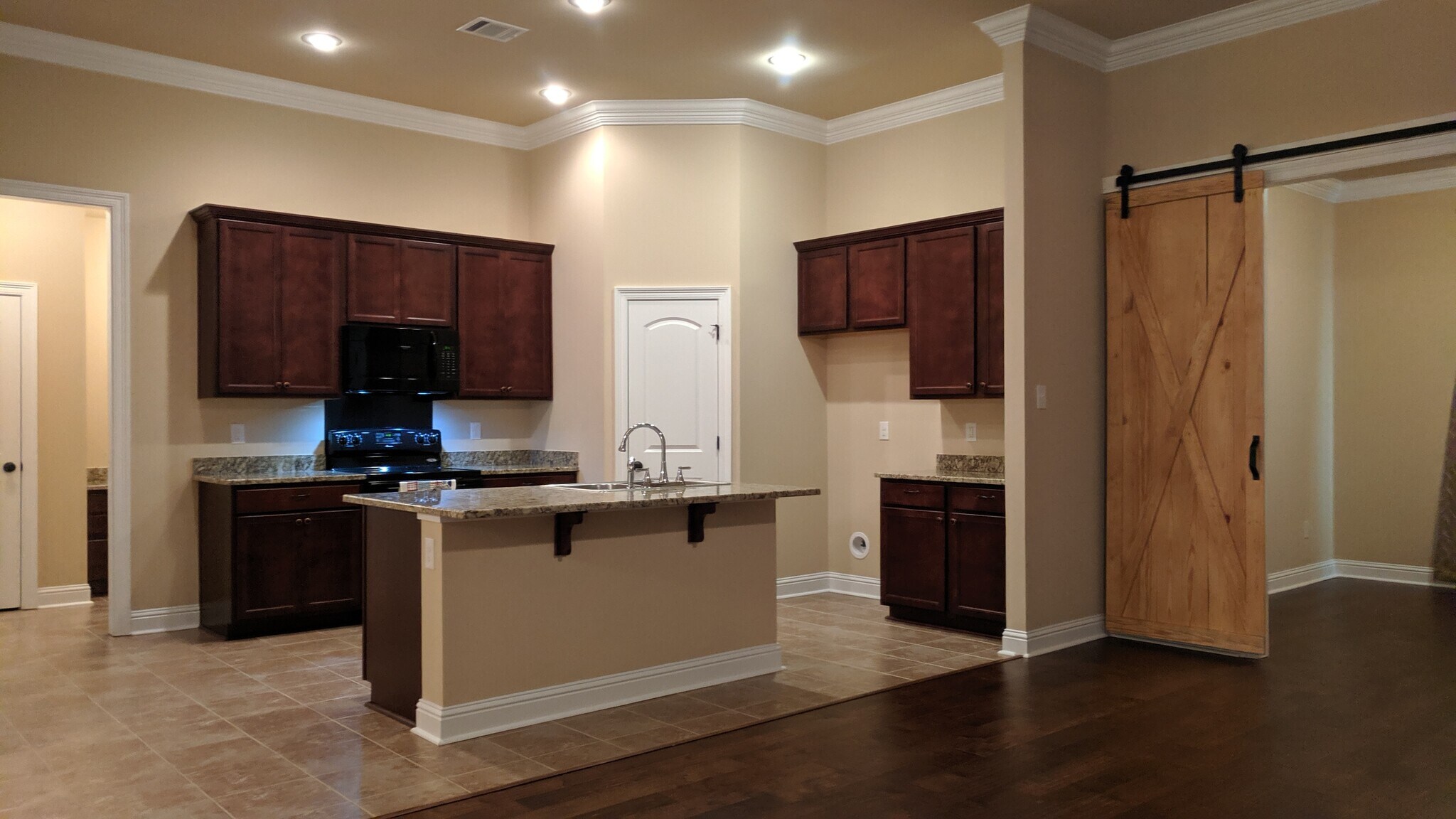 Building Photo - 742 Red Pine Dr