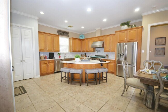 Building Photo - 7902 Silent Forest Dr
