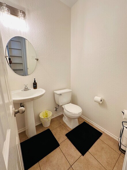 Building Photo - 3640 Sandy Brook Dr