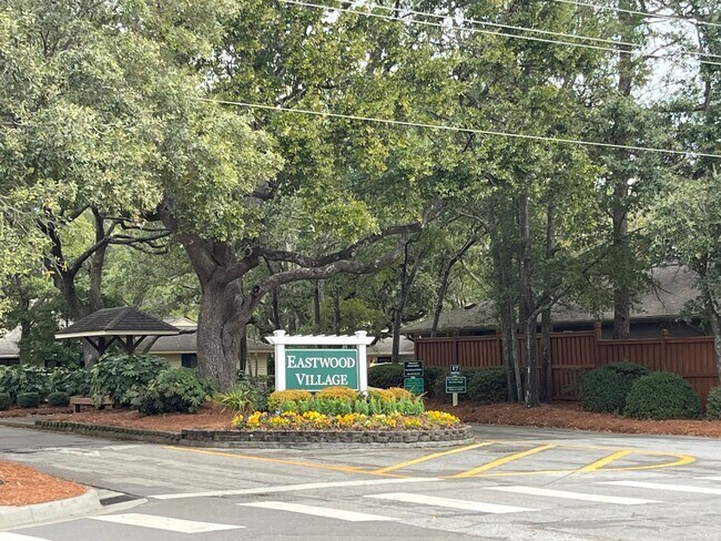 Building Photo - 6-month SUMMER rental within minutes of Wrightsville Beach!