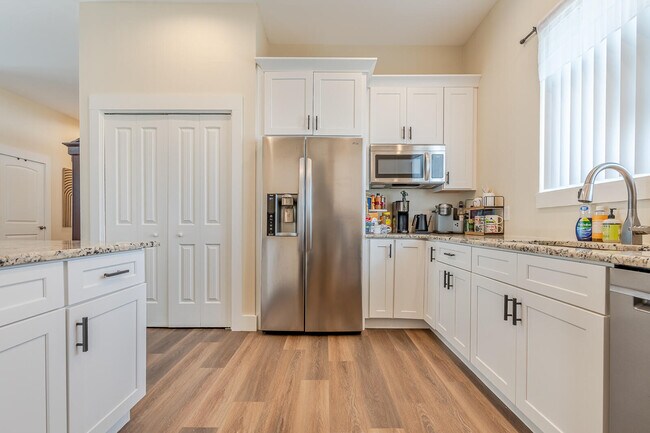 Building Photo - 409 Hideaway Ln