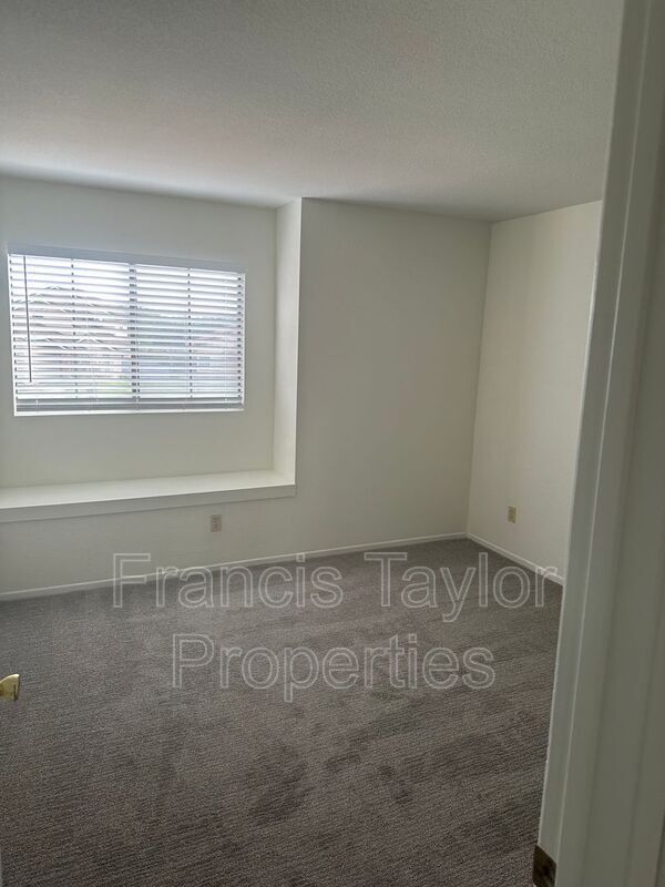 Building Photo - 954 Cornwell Ct