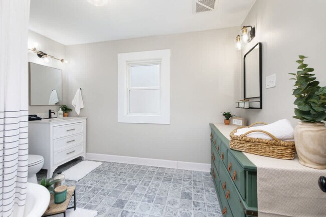 Building Photo - 713 Crosby St