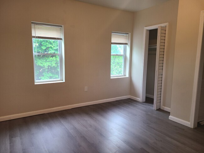 Building Photo - 31 Upland Ave