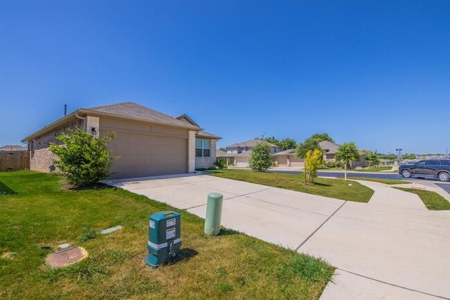 Building Photo - 225 Baum Dr