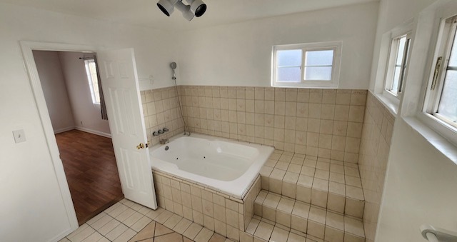 Master Bathroom - 1128 Carleton St