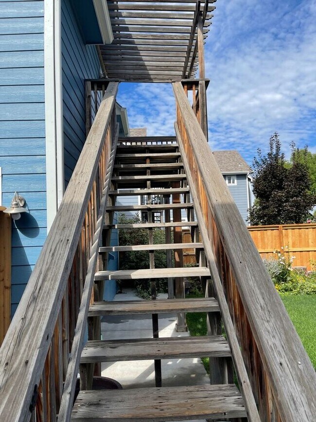 Building Photo - Cozy Studio Carriage House – All Utilities Included!