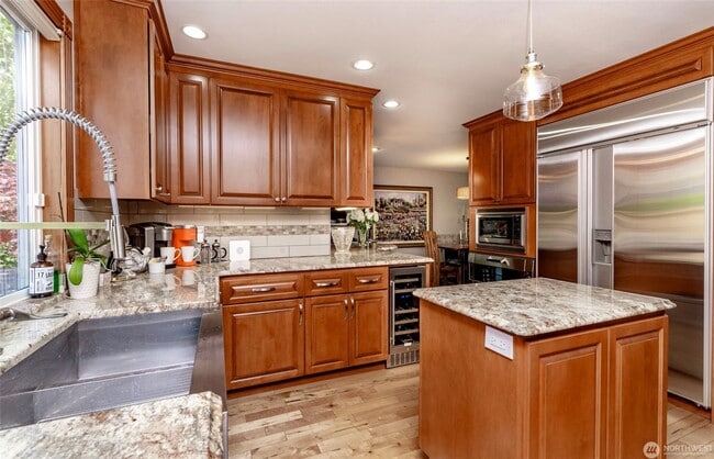 Building Photo - 3Bd/3Ba Seattle House