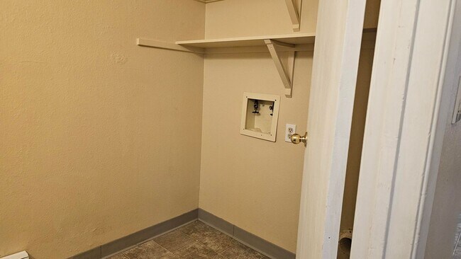 Building Photo - Glendale Duplex