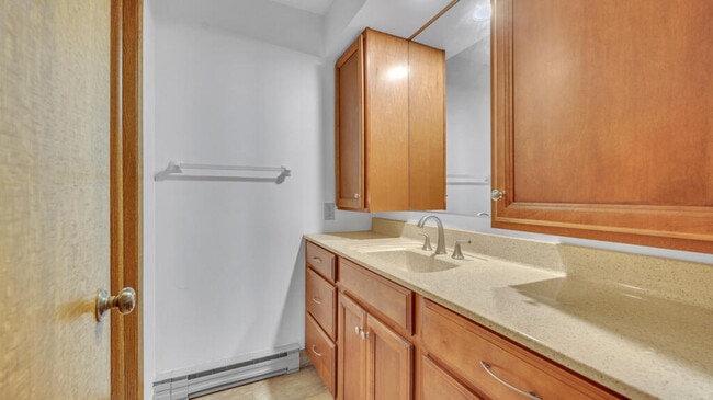 Building Photo - 615 Michigan Ave