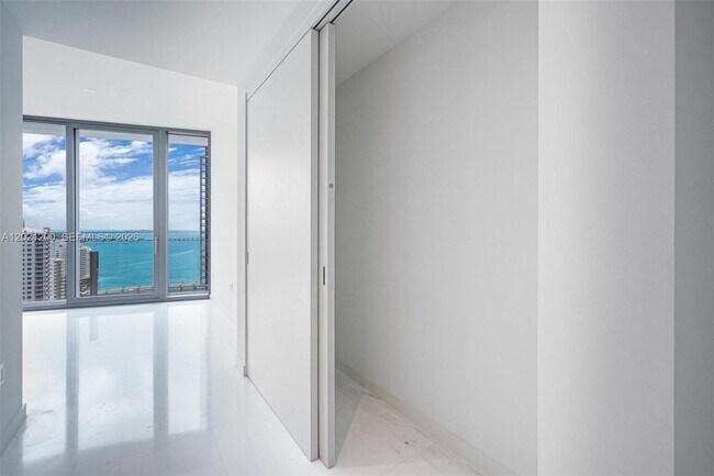 Building Photo - 300 Biscayne Blvd Way