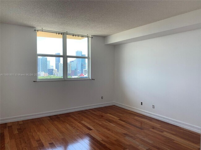 Building Photo - 2475 Brickell Ave