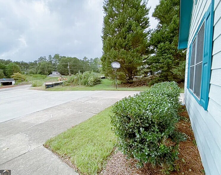 Parking Pad - 6341 Spout Springs Rd