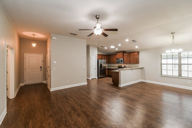 Building Photo - 2195 Thornbrook Dr