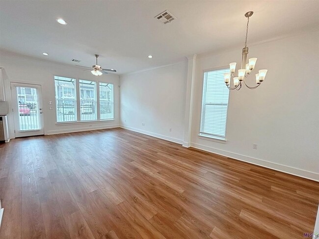 Building Photo - 2 Bedroom Townhome near LSU available July...