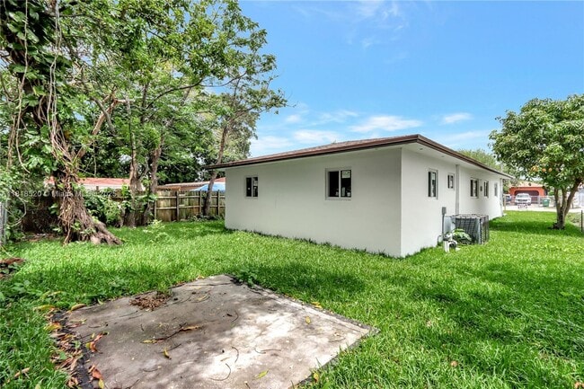 Building Photo - 10370 SW 174th Terrace