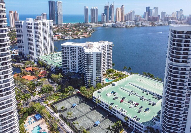 Building Photo - 19101 NE 36th Pl