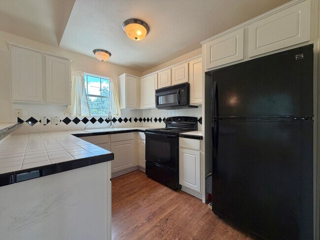 Building Photo - 903 E 38th St