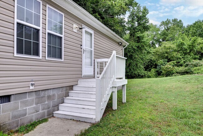 Building Photo - 9431 Jenkins Ln