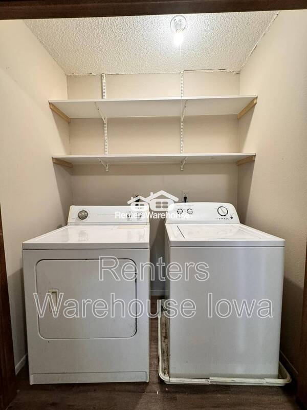 Building Photo - 910 SE 10th St