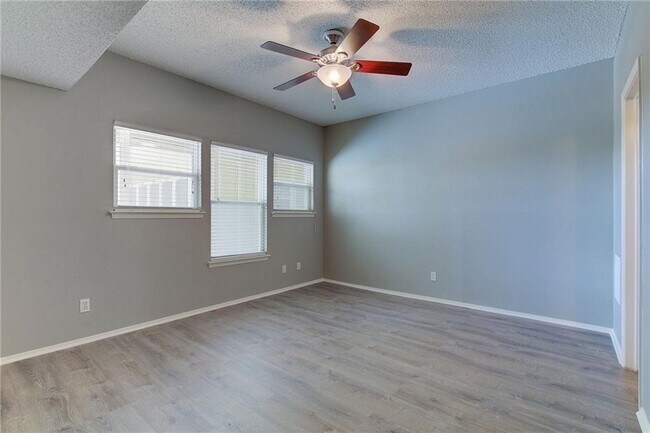 Building Photo - 808 W 29th St