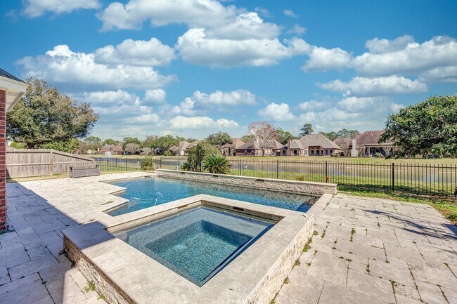 Building Photo - 15422 Downford Dr