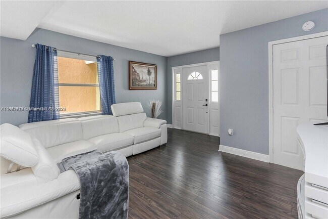 Building Photo - 1021 SW 104th Ct