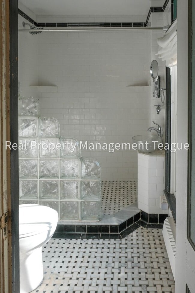 Building Photo - Dream home in Altamont