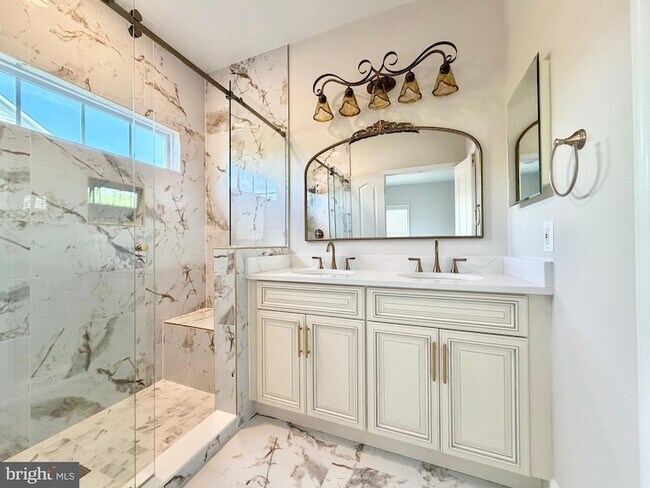 Building Photo - 300 Garden View Square