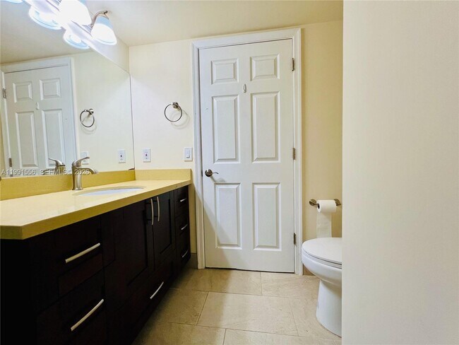 Building Photo - 10560 NW 57th Ct