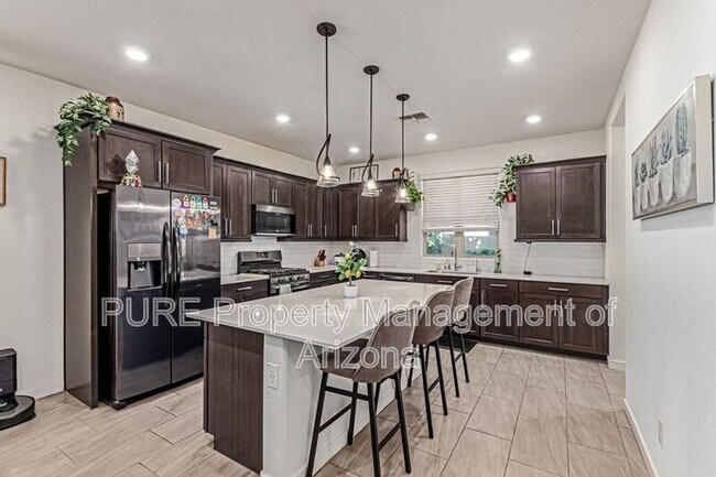Building Photo - 696 N Bay Dr
