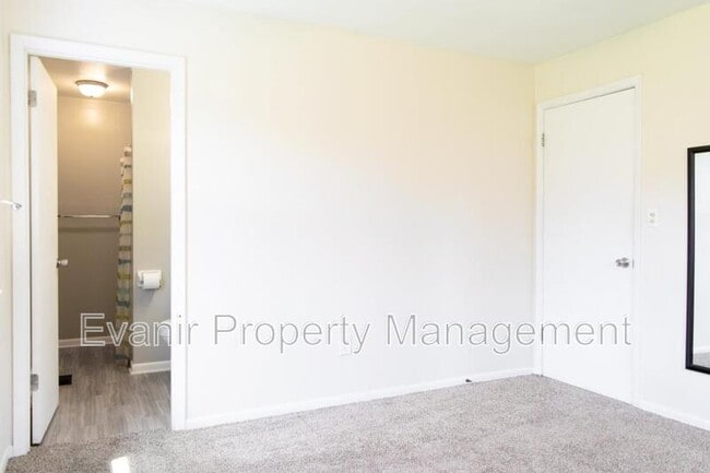 Building Photo - 790 Branford Rd