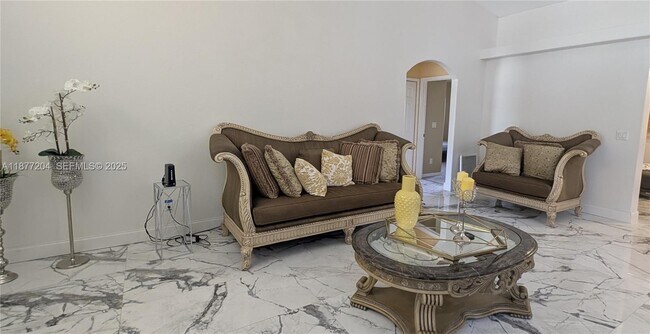 Building Photo - 612 Columbus Blvd S