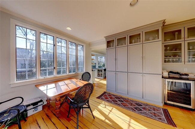 Building Photo - 37 Barnes St