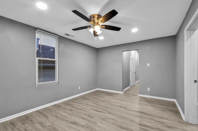 Building Photo - 1911 S 14th St