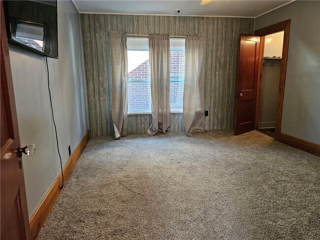 Building Photo - 1127 Highland St