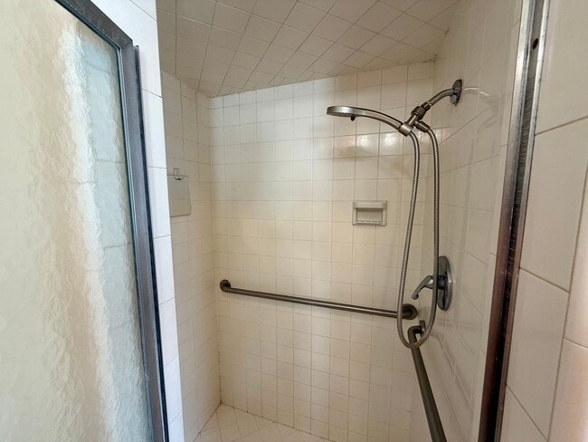 Building Photo - 1072F-A/B-PGPM-T/L-CS