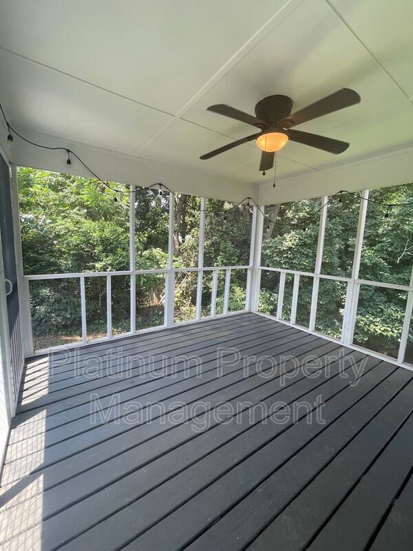 Building Photo - 10500 Worthington Hills Manor