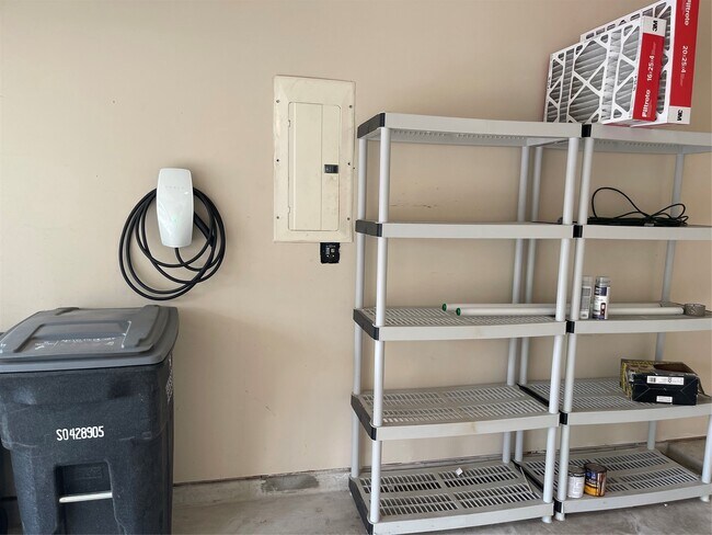 Building Photo - 1759 Lakeside Enclave Dr