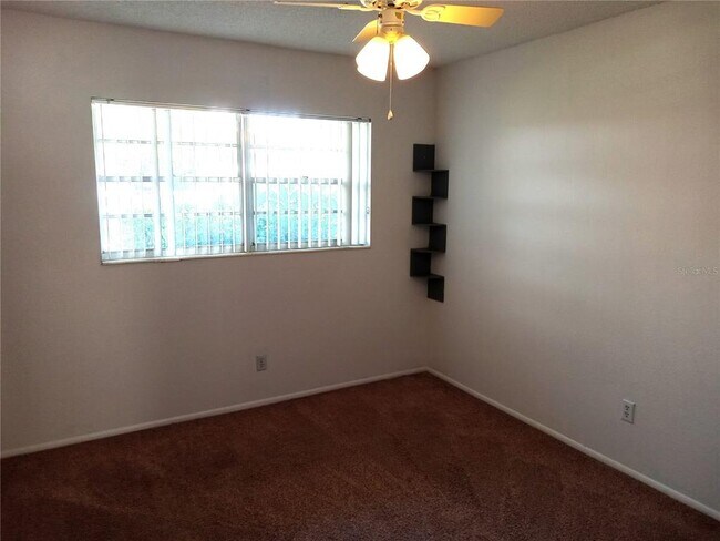 Building Photo - 2427 Rhodesian Dr