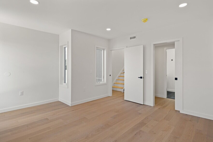 Building Photo - 2613 E Tioga St
