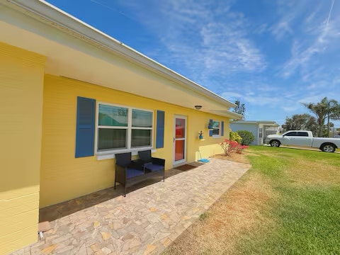 Building Photo - 3255 La Paloma Ave