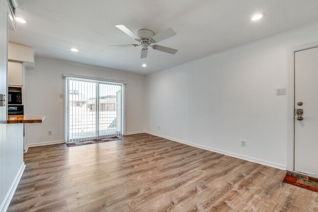 Building Photo - 5833 Birchbrook Dr