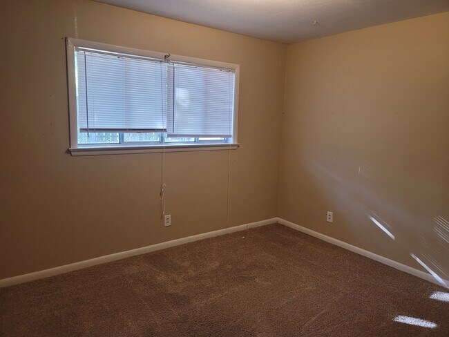 Building Photo - 404 Gwaltney Dr