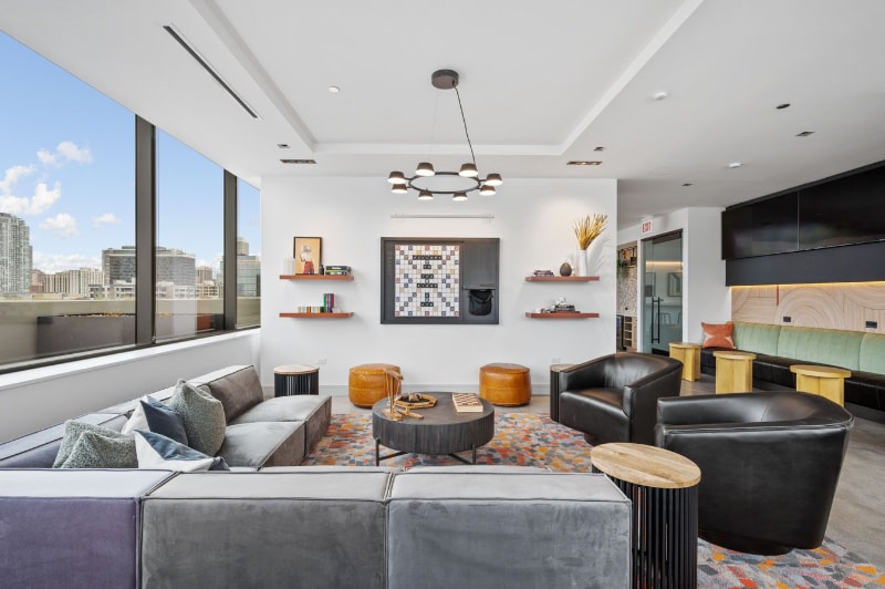 Building Photo - 806 N Cambridge Ave